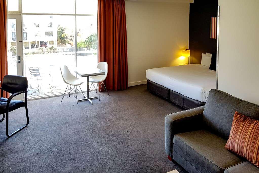 The Parkmore Hotel Melbourne Room photo