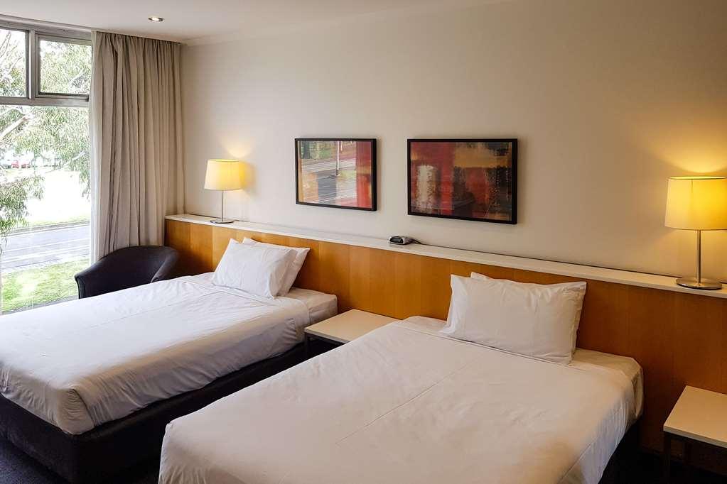 The Parkmore Hotel Melbourne Room photo