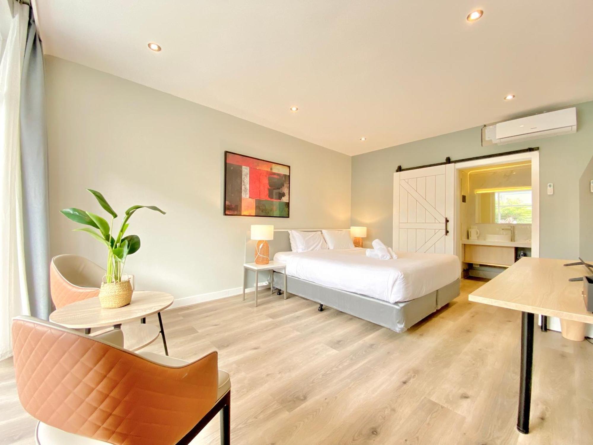 The Parkmore Hotel Melbourne Exterior photo