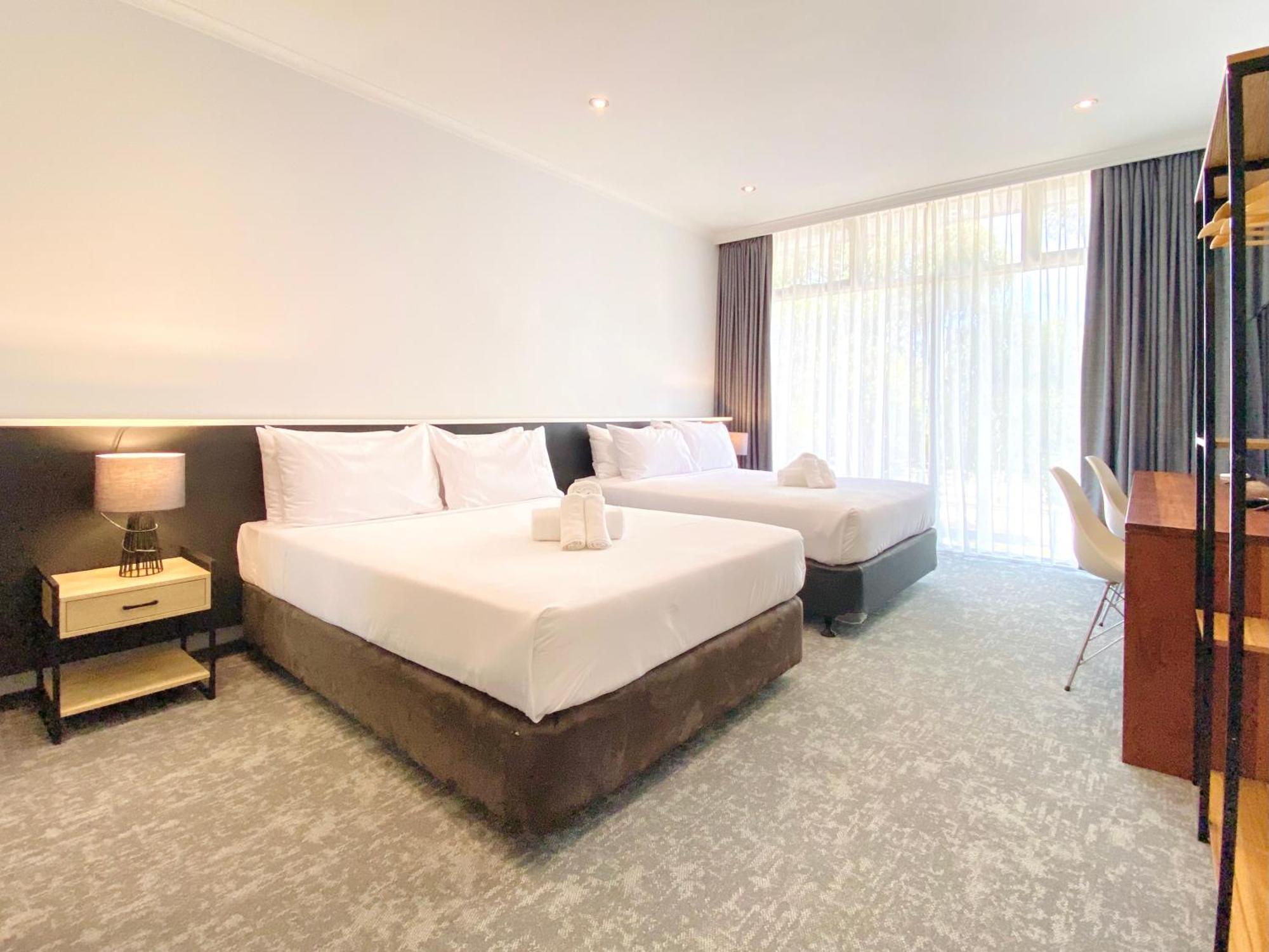 The Parkmore Hotel Melbourne Exterior photo