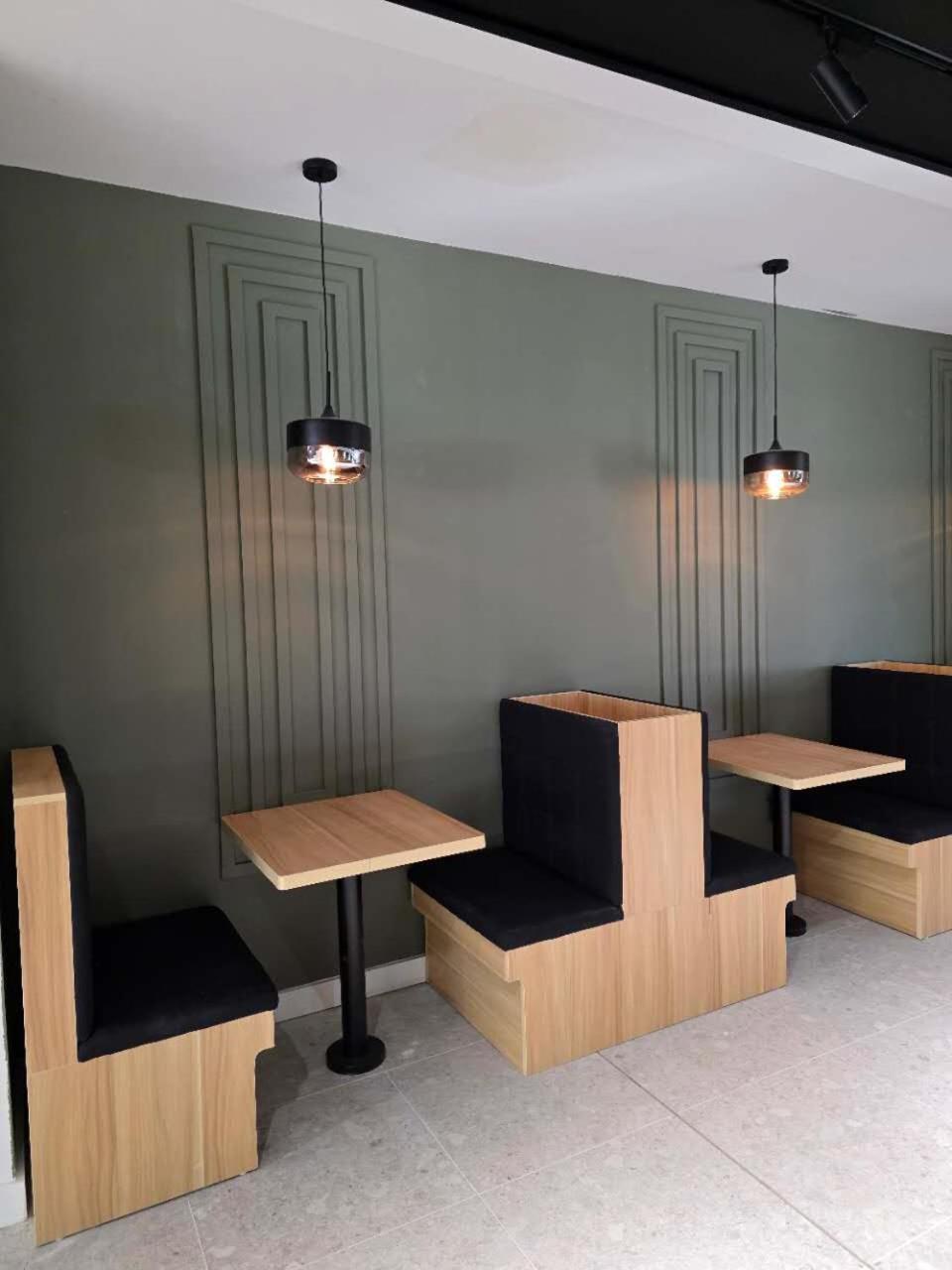 The Parkmore Hotel Melbourne Exterior photo